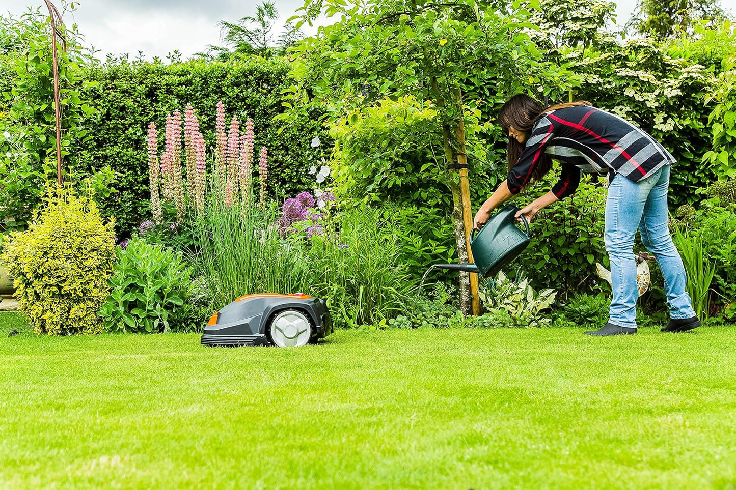 YARD FORCE Mähroboter SA900ECO Bis Zu 900Qm Rasenfläche/Selbstfahrender/Regensensor/Kantenschneidefunktion/Bürstenloser Motor / 40%-Steigung / 28V 2,0Ah Lithium-Ionen-Akku