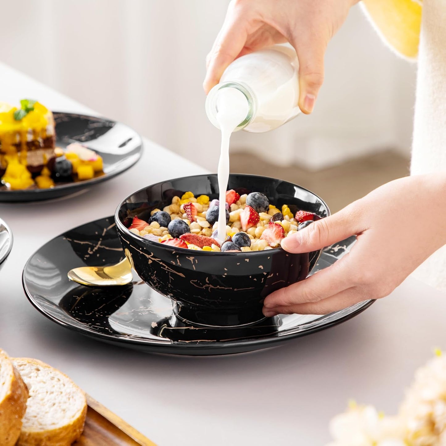 LOVECASA Tafelservice Porzellan, Serie Daphne, SWEET 24-Teiliges Kombiservice Set, Ess Geschirrset Mit Goldspritzer Design, Speiseteller, Dessertteller, Müslischalen Und Suppenteller Für 6 Personen