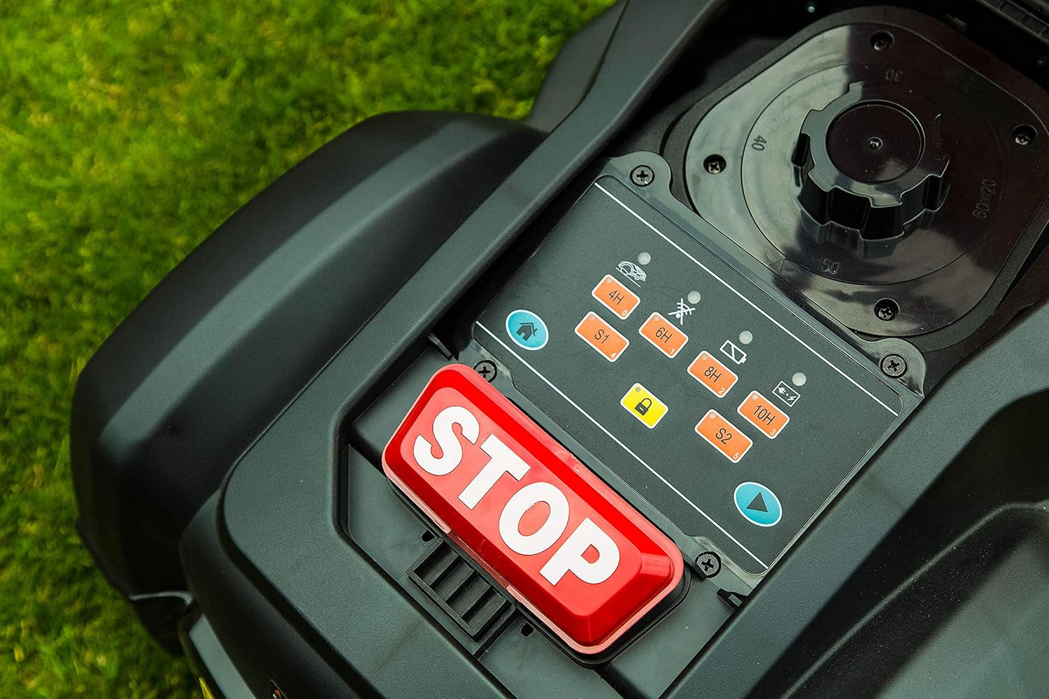 YARD FORCE Mähroboter SA900ECO Bis Zu 900Qm Rasenfläche/Selbstfahrender/Regensensor/Kantenschneidefunktion/Bürstenloser Motor / 40%-Steigung / 28V 2,0Ah Lithium-Ionen-Akku