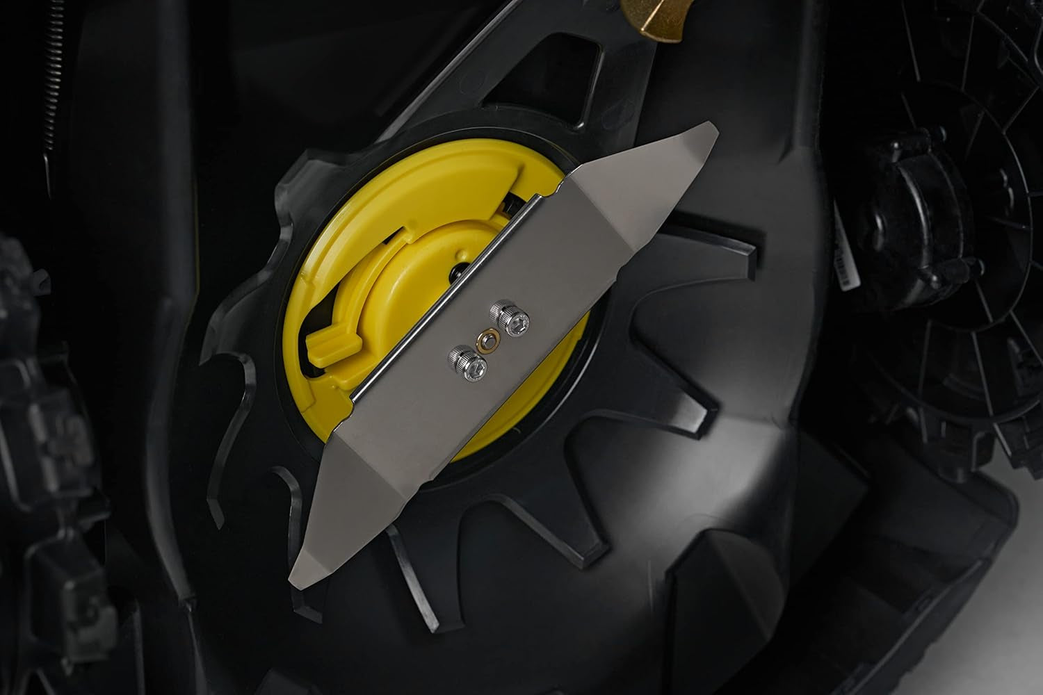 ROBOMOW RT300 Robotermäher/Rasenroboter Für Flächen Bis 300 Qm | 4,3 Ah; 18Cm Schnittbreite; Einfache Installation, Selbstreinigend Und Inkl. Schwimmendem Mähdeck, Mulchreiniger