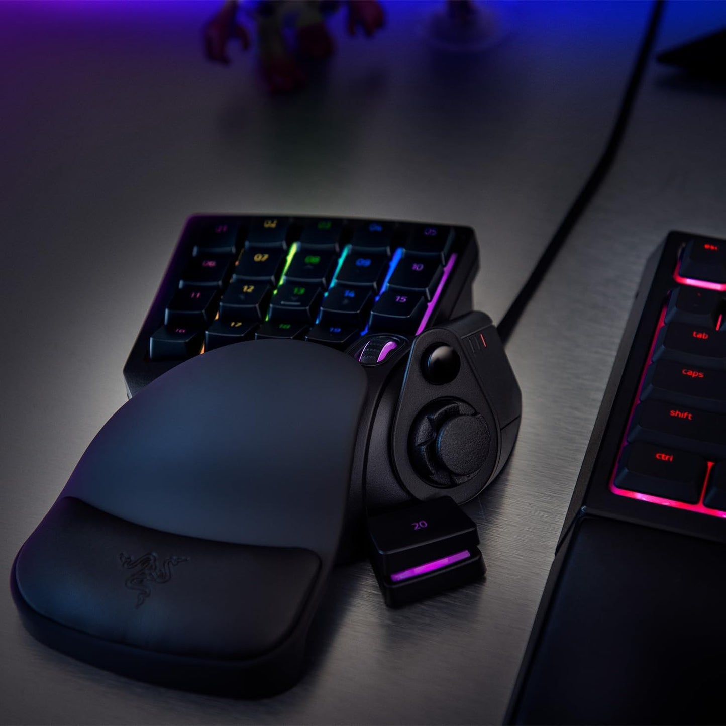 Razer Tartarus V2 - Gaming Keypad (Gamepad Mit Mecha-Membranen Tasten, 32 Programmierbare Tasten, 8-Wege Thumbpad, Handballenauflage, Hypershift, RGB Chroma Beleuchtung) Schwarz