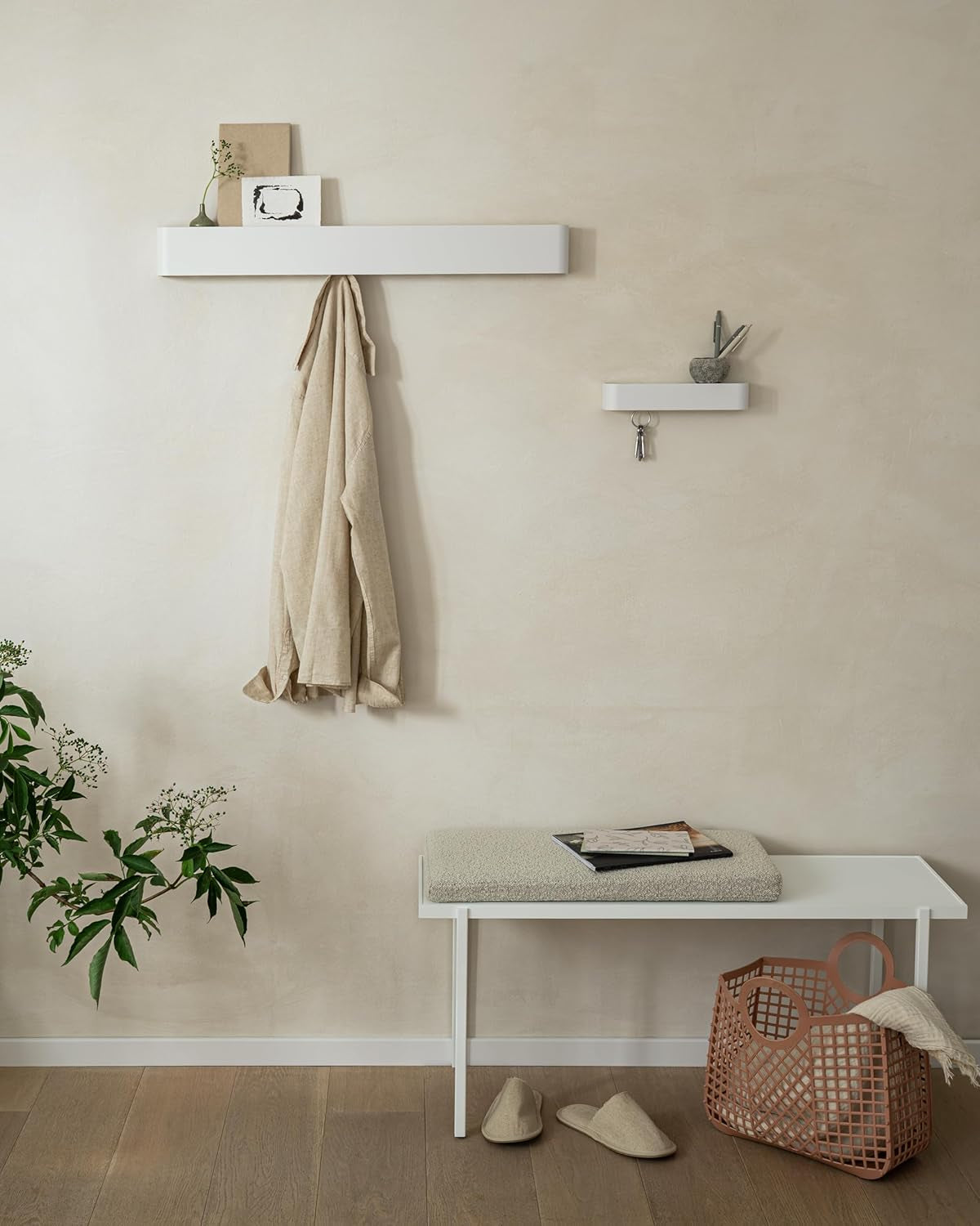 Kazai. Schlüsselbrett 'Tone' | Minimalistisches Schlüsselhaken-Design Aus Berlin | Moderner Schlüsselhalter Mit Ablage Aus Metall | Schlüsselboard Als Flur Möbel Für Die Wand | Weiß